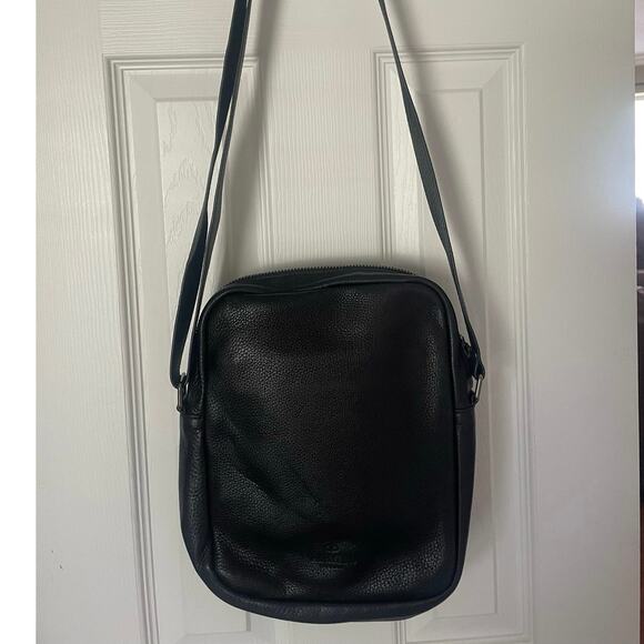 SMALL BLACK  LEATHER SHOULDER BAG (w/interior and exterior zip pockets) A29 - Picture 1 of 4
